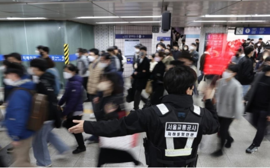 韩国首尔地铁辱骂中国人事件，反思与启示的警钟