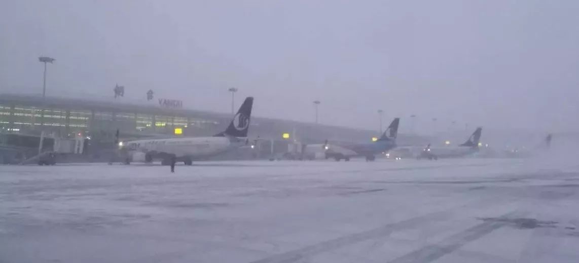 山东航空一航班在大雪中硬核飞行，提前抵达目的地