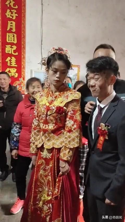 新娘化妆两小时到新郎家，脸却被抹黑