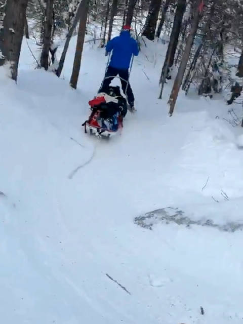 5岁儿童随舅舅滑野雪被撞身亡